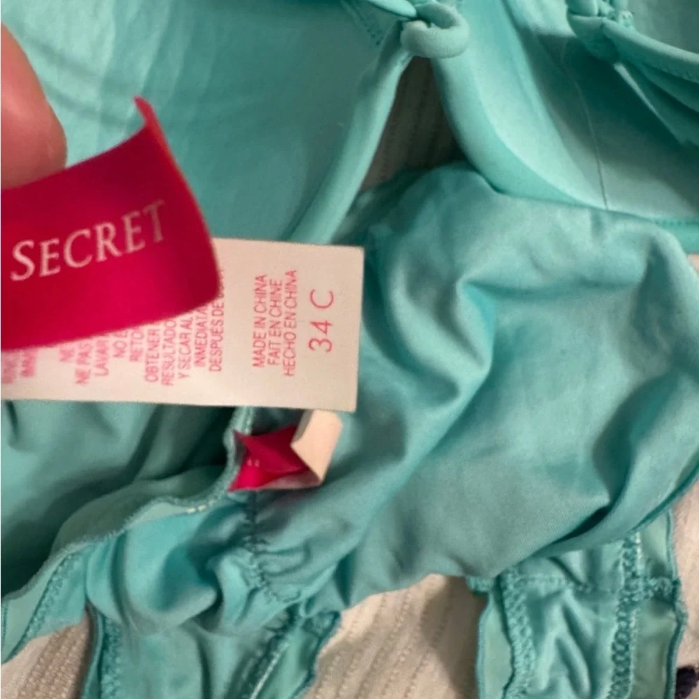 Bikini - Picture 3 of 3